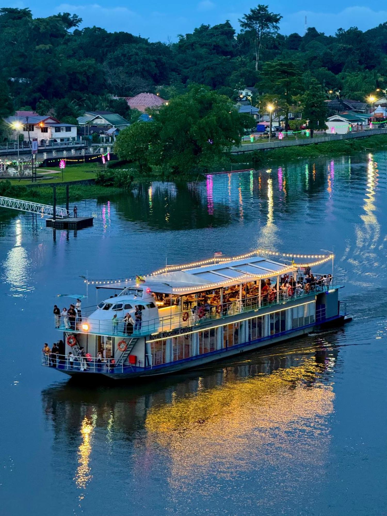 Riverview Home @Waterfront Kch Kuching Eksteriør bilde